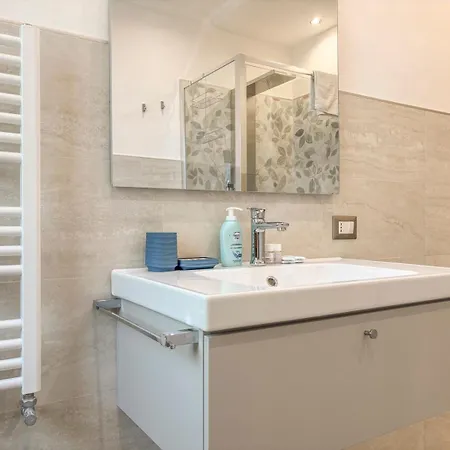 Daire Hc - Gerani Lovely With Balcony! Roma